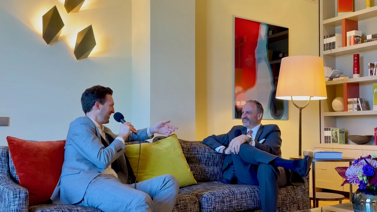 Standbild aus der Episode mit Ulrich Schwer
