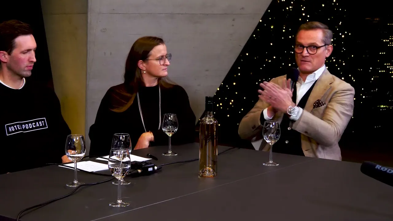 Standbild aus der Episode mit Robert van der Graaf, Timo Patte & Moritz Wolfshöfer