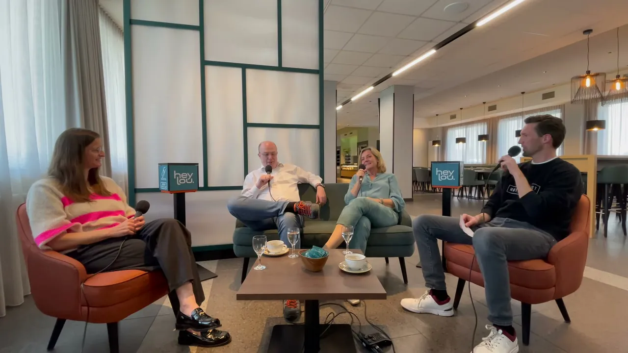 Standbild aus der Episode mit Daniela Schade & Martin Kemmer