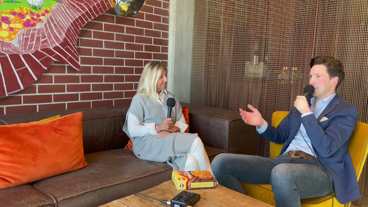 Standbild aus der Episode mit Sabrina Gambino
