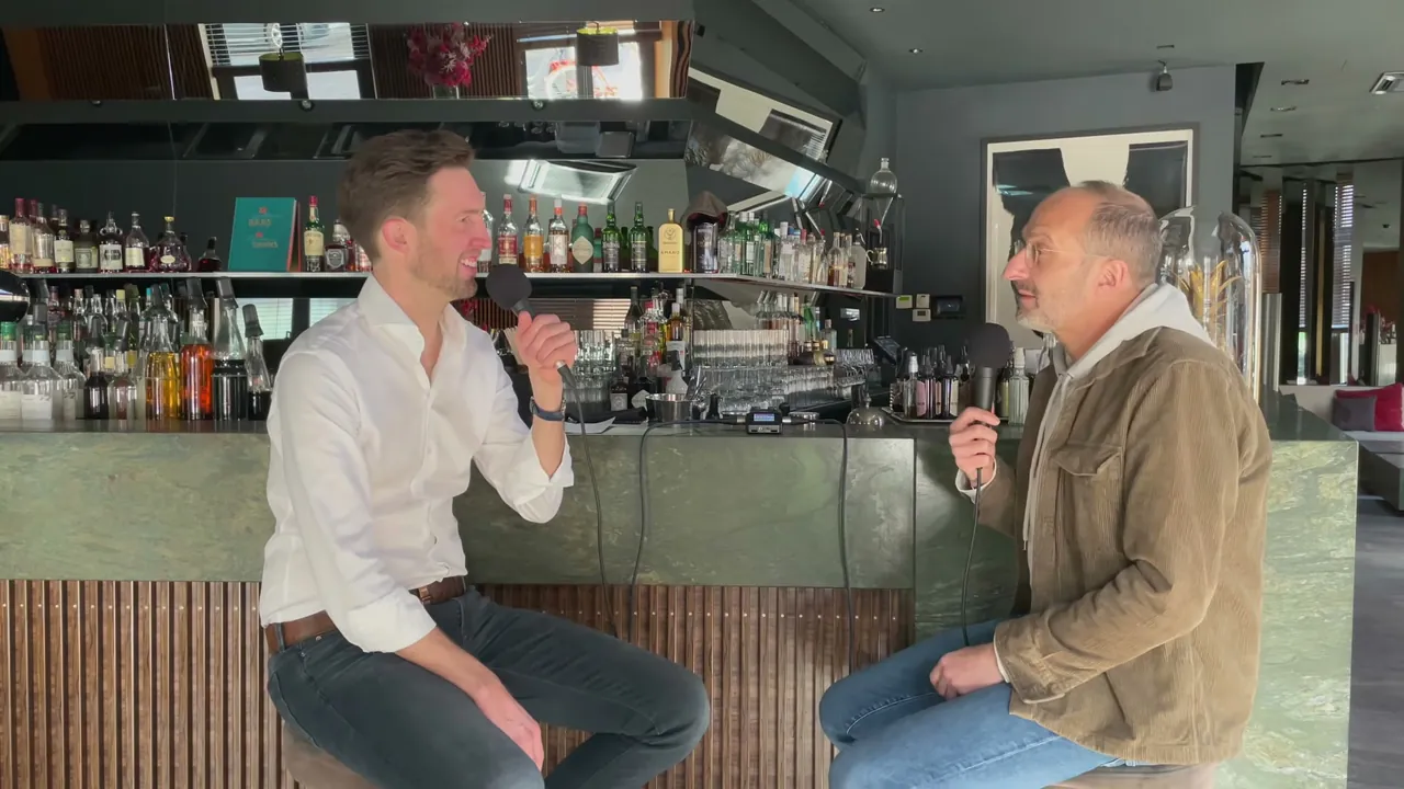 Standbild aus der Episode mit Zeèv Rosenberg