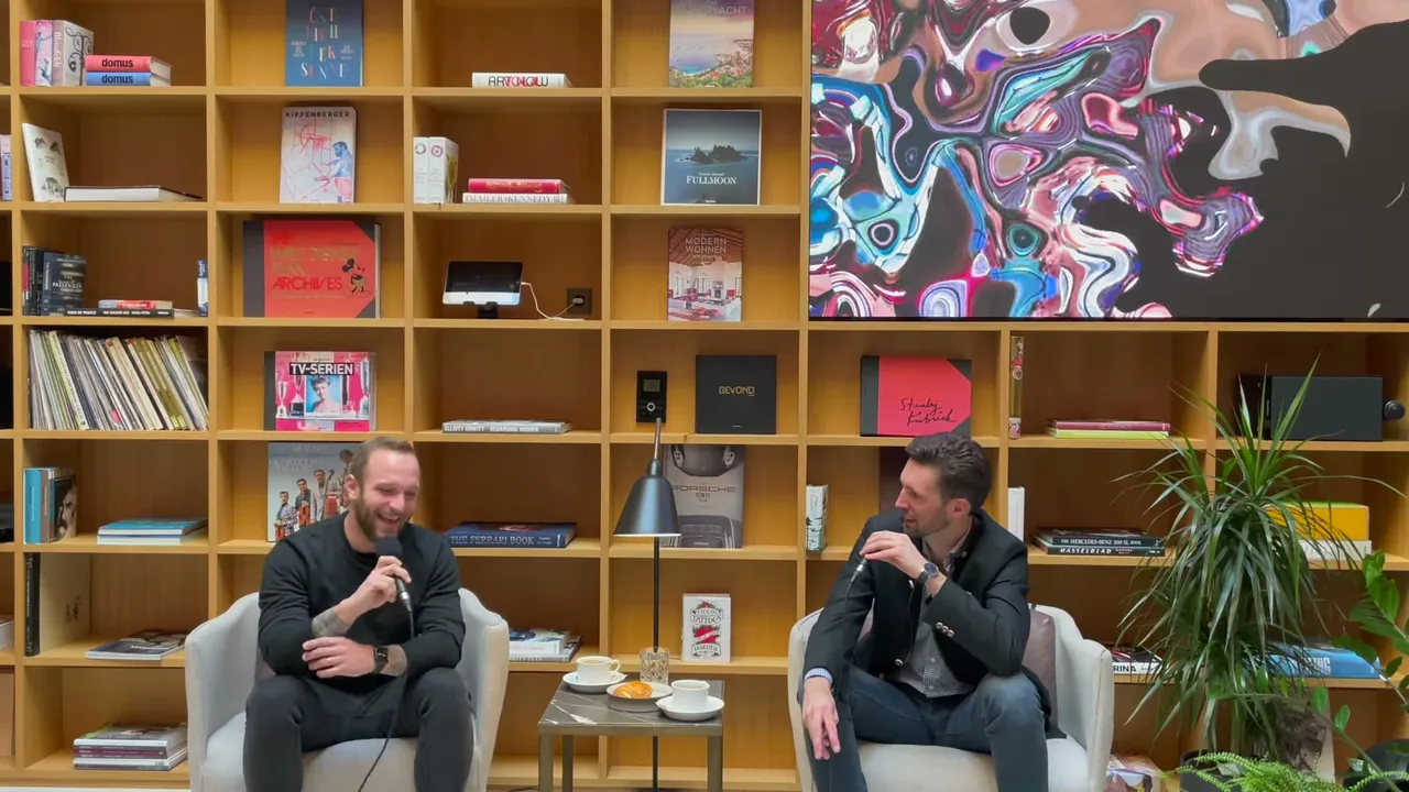 Standbild aus der Episode mit Christian Müller